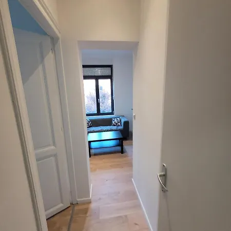 Apartment Avec 1 *